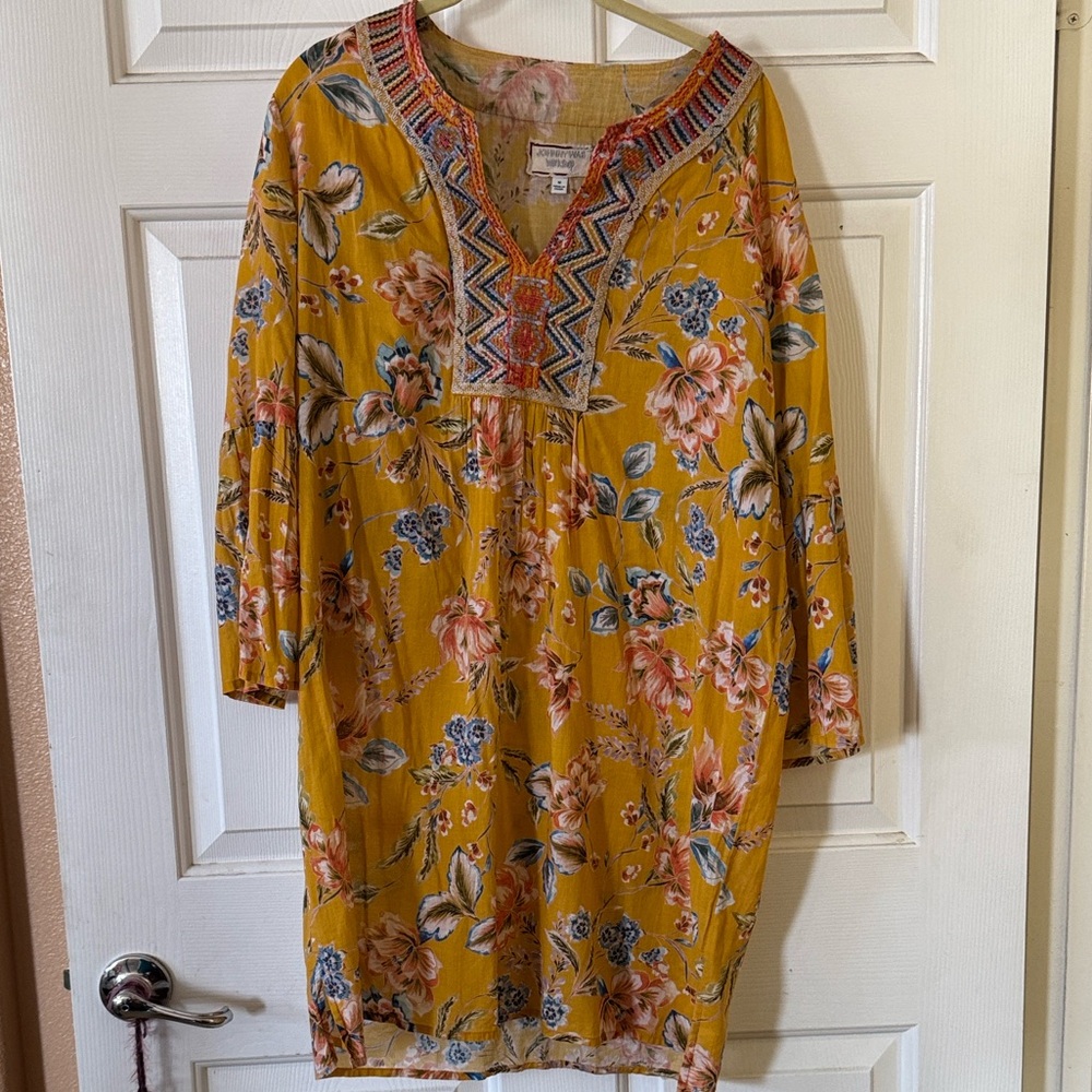 Johnny Was Workshop Embroidered Blouse EUC size Medium